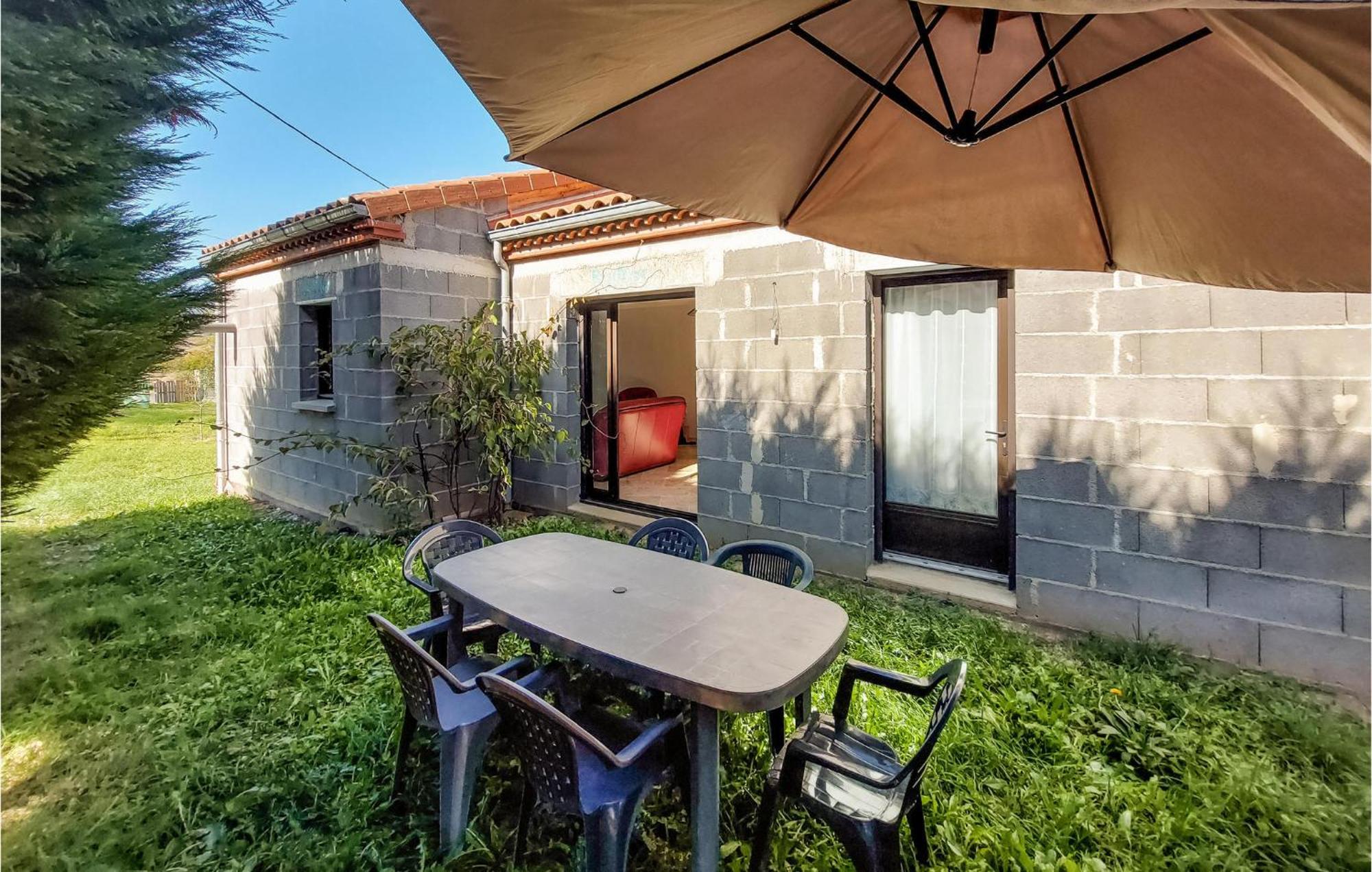 3 Bedroom Gorgeous In Holiday home Chilhac